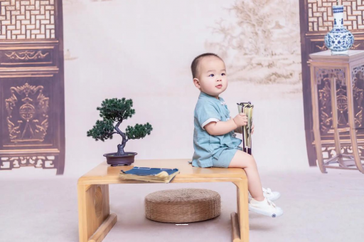 汉中宝宝眼睛肿是什么原因